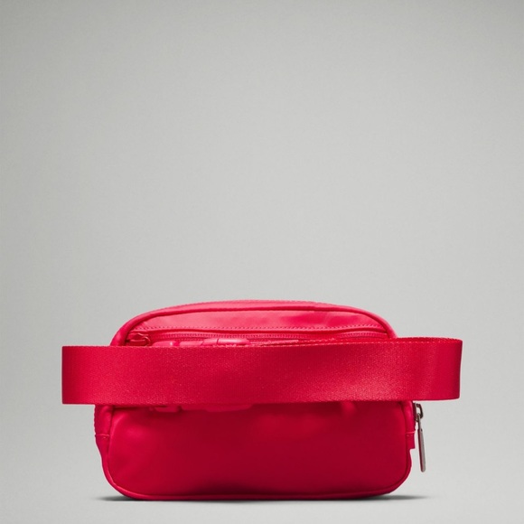 RARE Lululemon belt bag - lip gloss - Picture 3 of 8